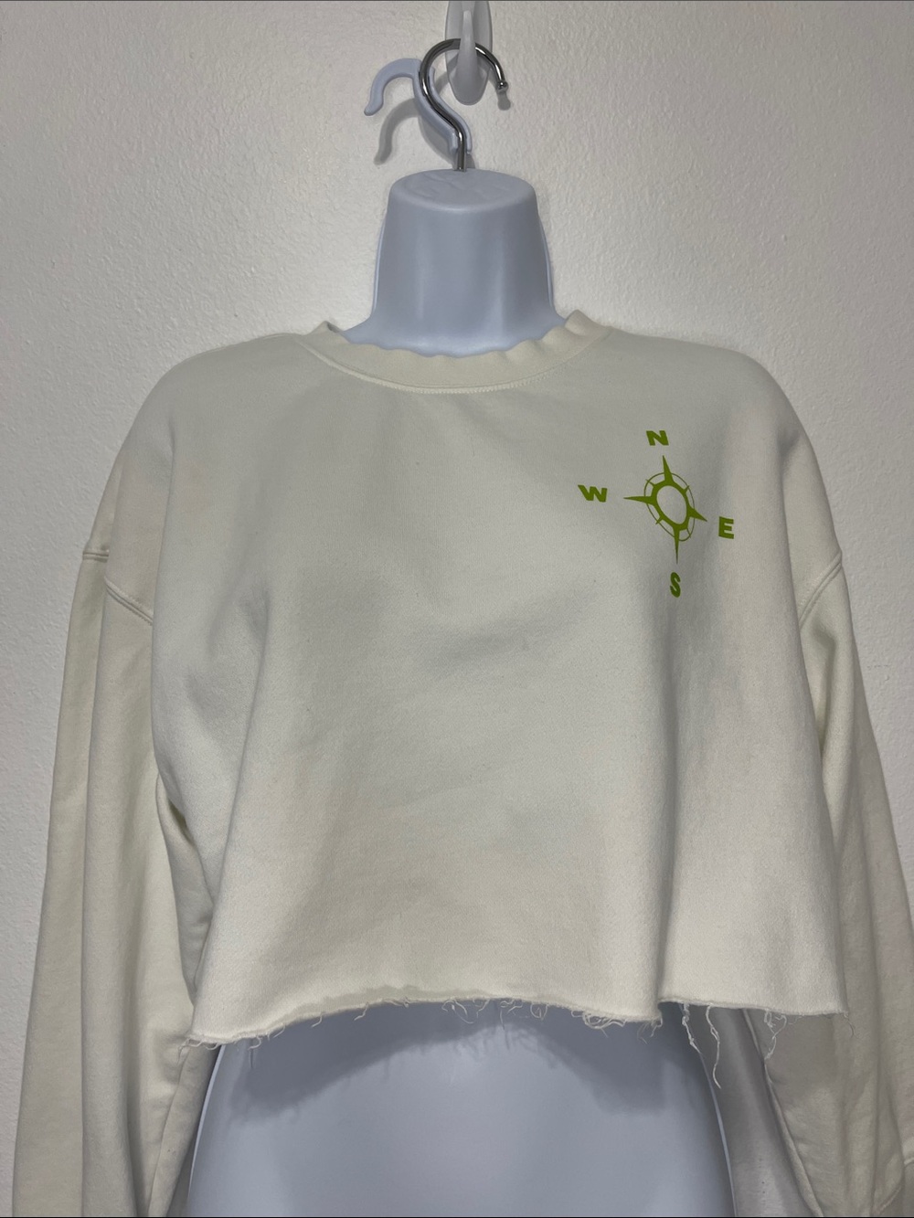 bp Organic Cotton White Cropped Compass Graphic Sweatshirt PTP 20”